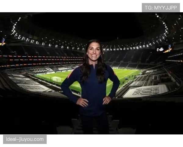 亚历克斯·摩根居然早上六点就开始画妆，跟赛场上拼命的模样差太多了吧？