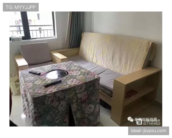 常园晒新家照，沙发价格比我三年工资还夸张，笑着想举报自己穷