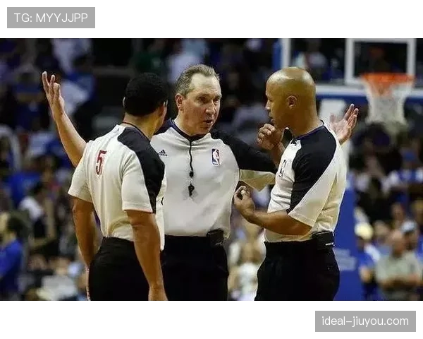 球队犯规累计规则是什么？详解NBA与FIBA的判罚机制及临界点处理方式